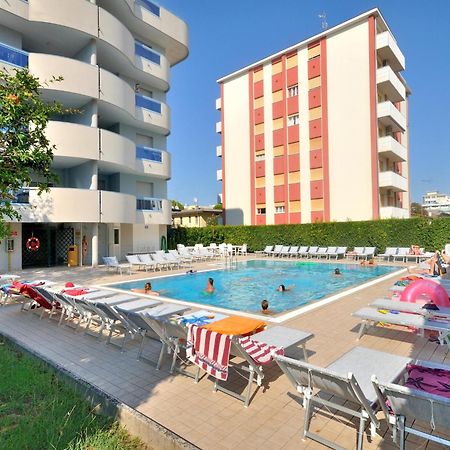 Apartment In Bibione Spiaggia Near The Beach Bagian luar foto