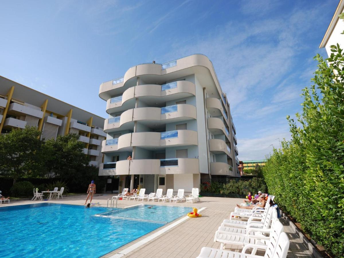 Apartment In Bibione Spiaggia Near The Beach Bagian luar foto